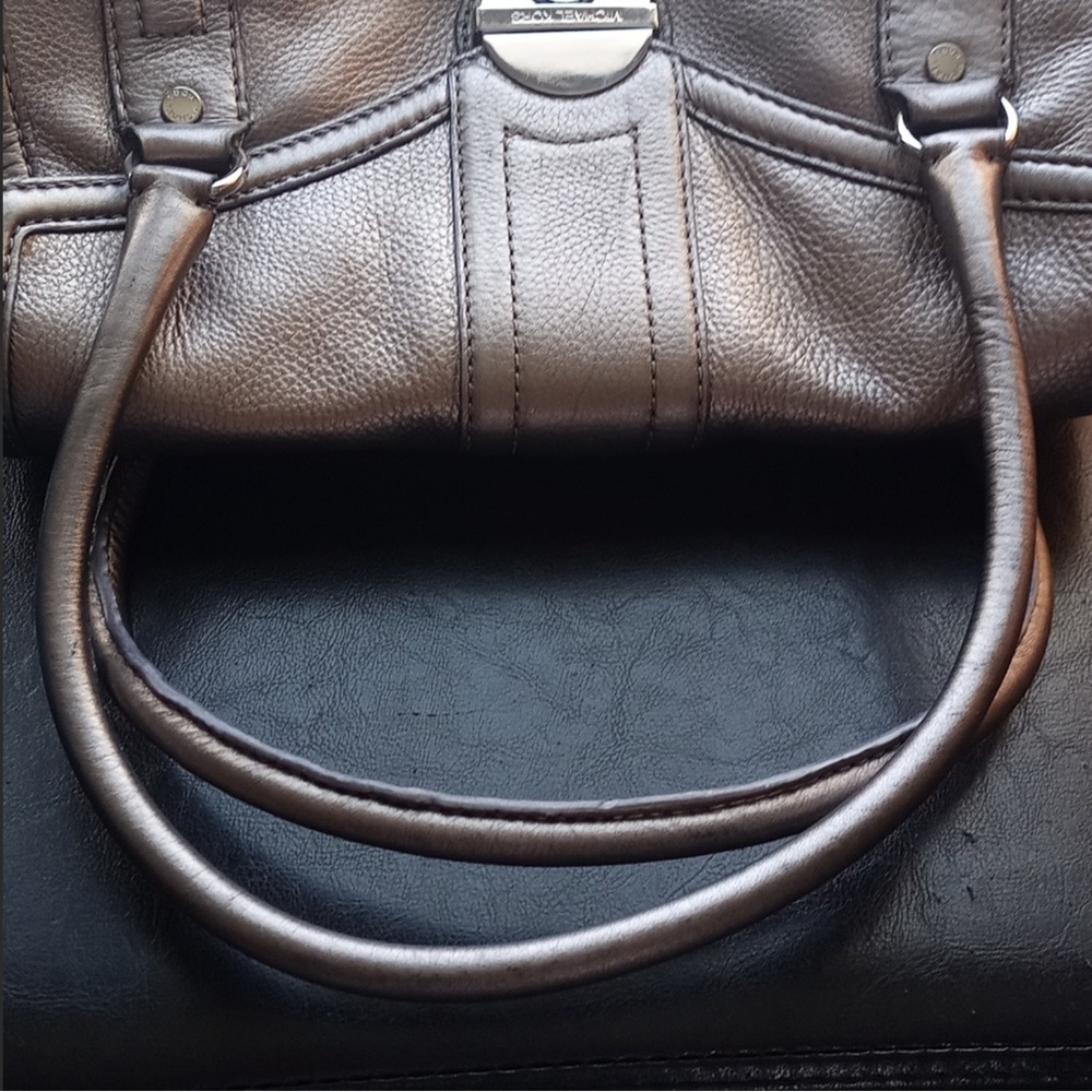 Michael Kors hand bag in metallic silver - Picture 5 of 12